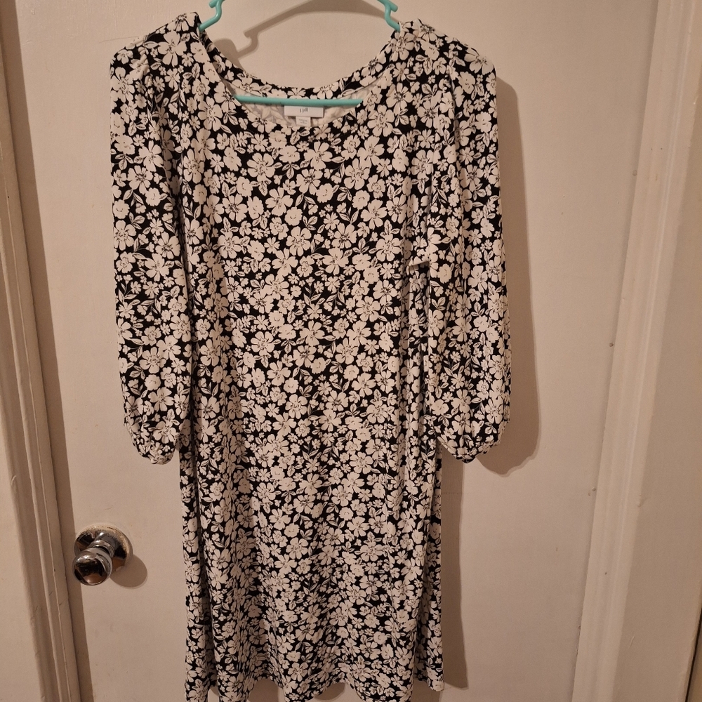 J Jill Floral Black White Floral Balloon Long Sleeve Shift Dress. Medium Petite